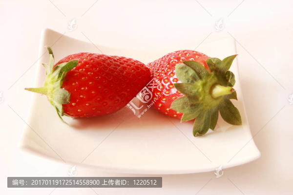 孤立的草莓