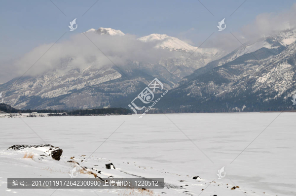 冰雪覆蓋的山脈