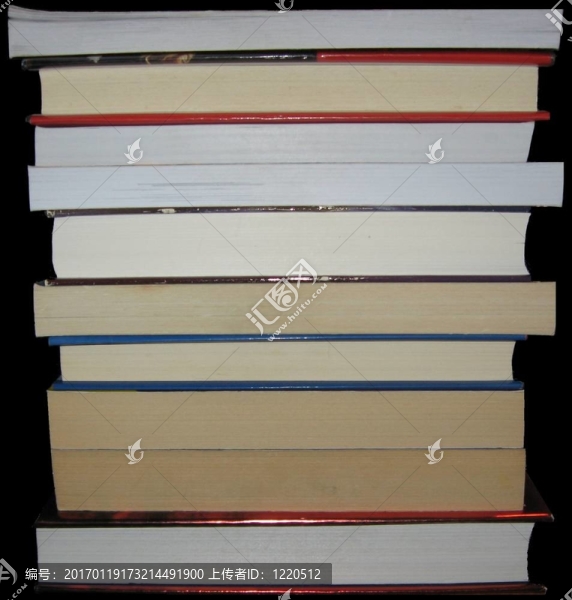 堆疊的書