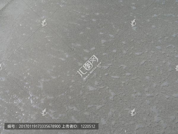 清澈的水和沙子