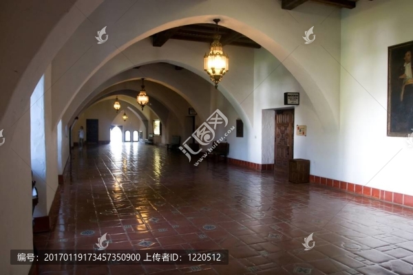 法院
