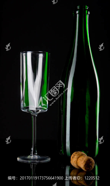 香檳和酒杯瓶