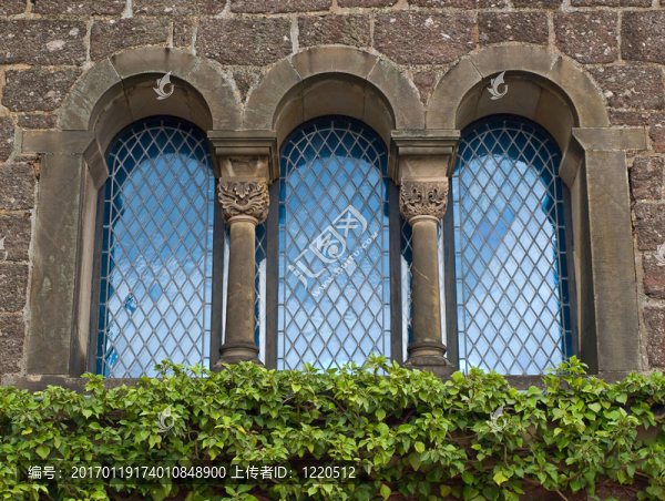 舊城堡屋窗-匯圖網(wǎng) www.fosd68.com 舊城堡屋窗