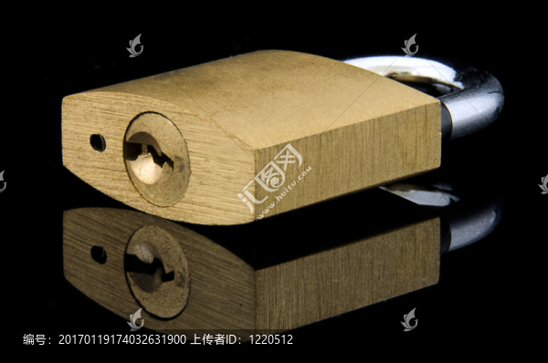 銅掛鎖的黑色