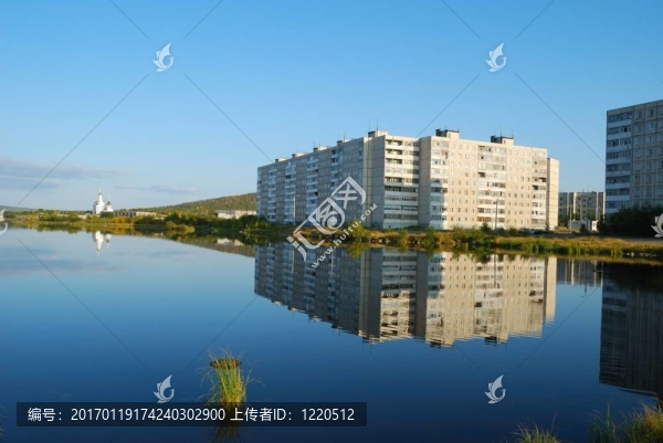 反映在湖