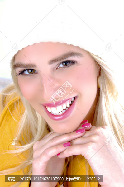高興女人的前視圖