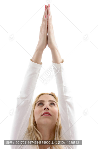 瑜伽姿勢中的女性的前視圖