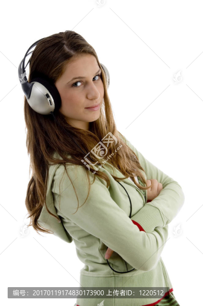 女性聽音樂