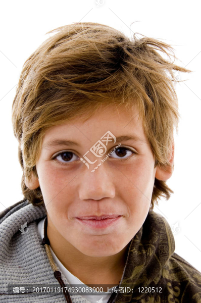 快樂男孩看鏡頭前視圖