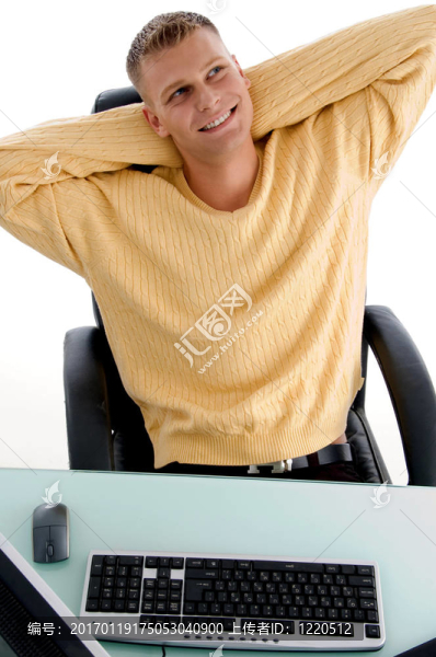 休息時(shí)笑的人