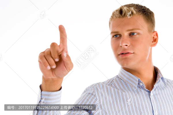 男人看著他的手指
