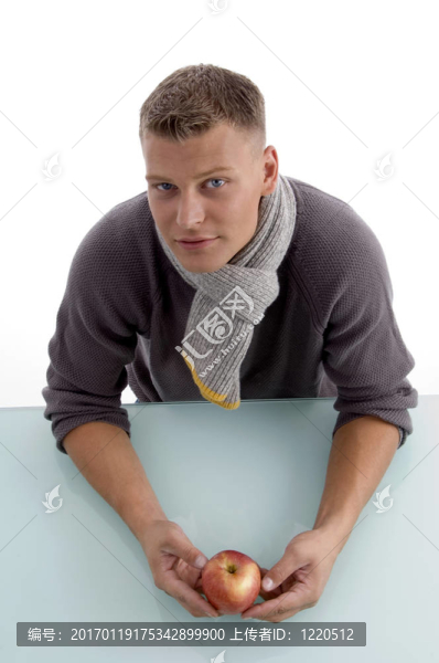 年輕人與蘋果