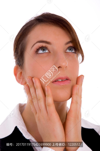 女性看向上的肖像