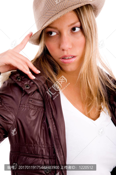 年輕女子戴帽子的肖像