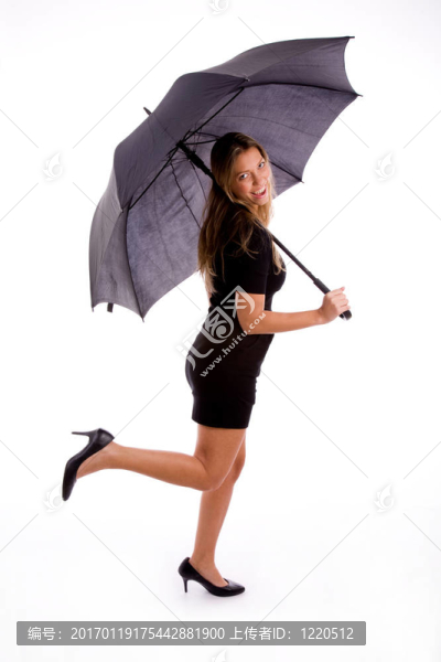 性感女子抱傘側(cè)觀