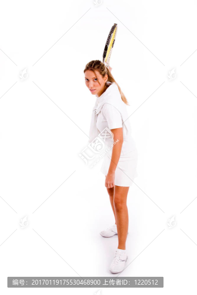 女人打網(wǎng)球的前視圖