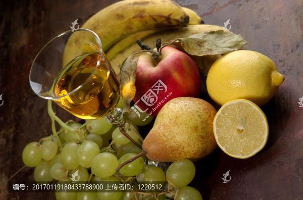 葡萄酒和水果