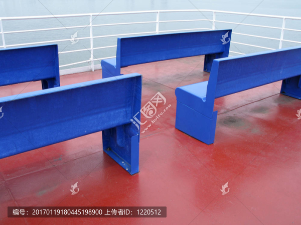 藍(lán)色的長椅