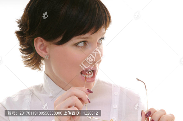 戴眼鏡的女人