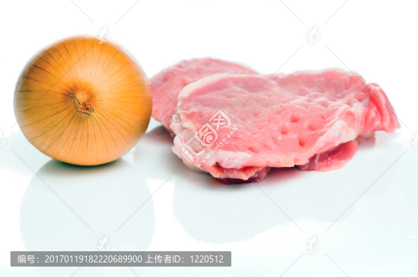 生肉和洋蔥