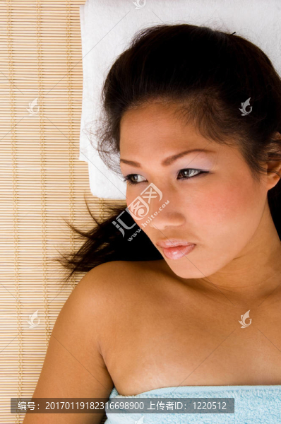 微笑女人的高視角觀