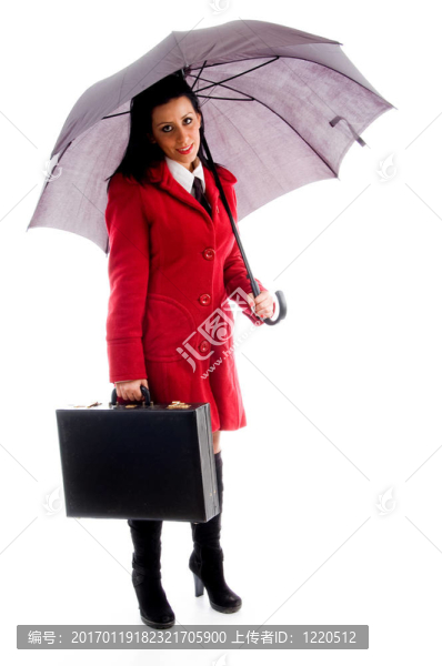 拿著雨傘和辦公室包的美國婦女