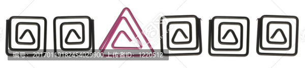 彩色回形針白色隔離。