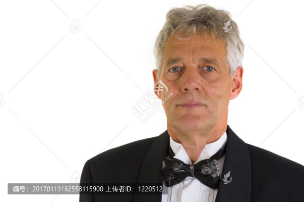 身著燕尾服的男子肖像