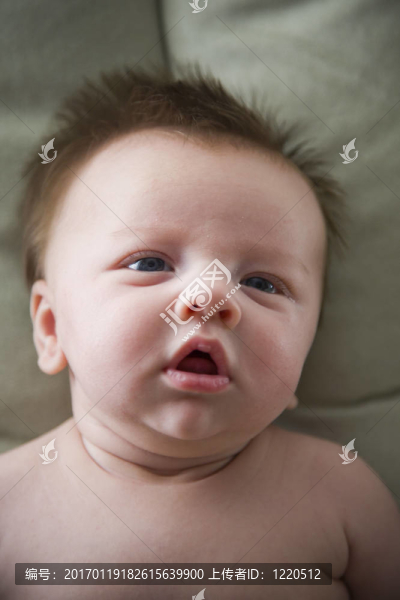 三個(gè)月大的嬰兒