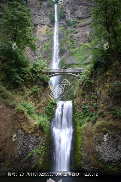 一個(gè)有一個(gè)的雙瀑布-匯圖網(wǎng) www.fosd68.com 一個(gè)有一個(gè)的雙瀑布