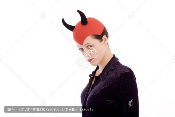 在西裝里的女孩