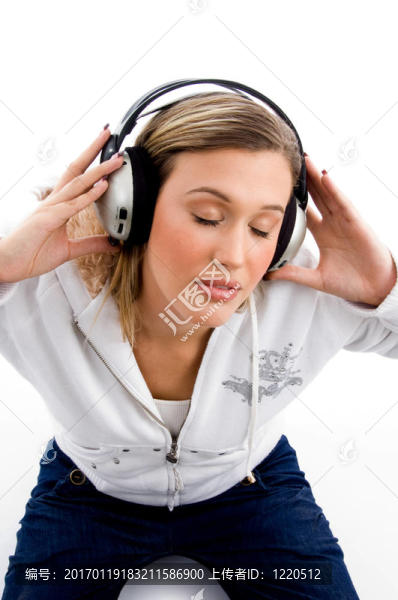 美麗的女人聽音樂