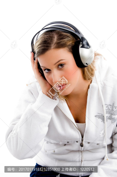 美麗的女人聽音樂