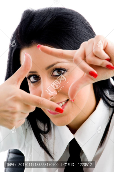 帶有框架手勢(shì)的女人