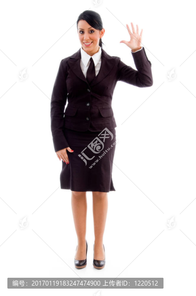 年輕的商人顯示計(jì)數(shù)的手勢(shì)