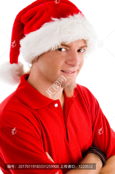 面帶微笑的男人戴著圣誕帽