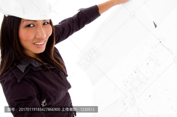 年輕女工程師搜索打開藍印花布