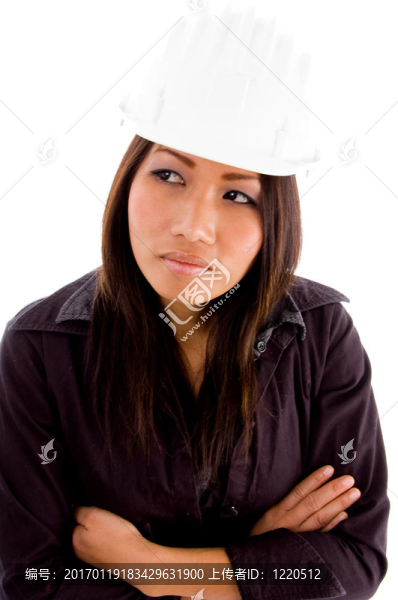 年輕女性建筑師交叉手臂的肖像