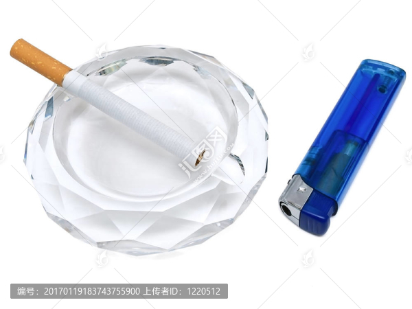 香煙和打火機，煙灰缸；