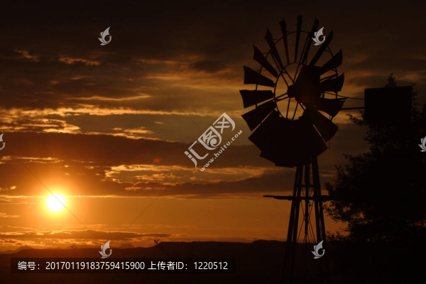 夕陽(yáng)的老風(fēng)車(chē)