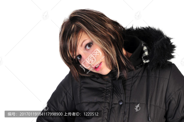 穿一個(gè)冬天的外套的女人