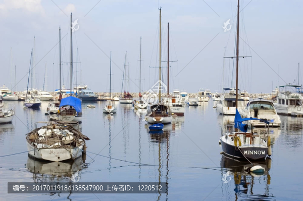 帆船停泊在菲律賓馬尼拉游艇俱樂部；