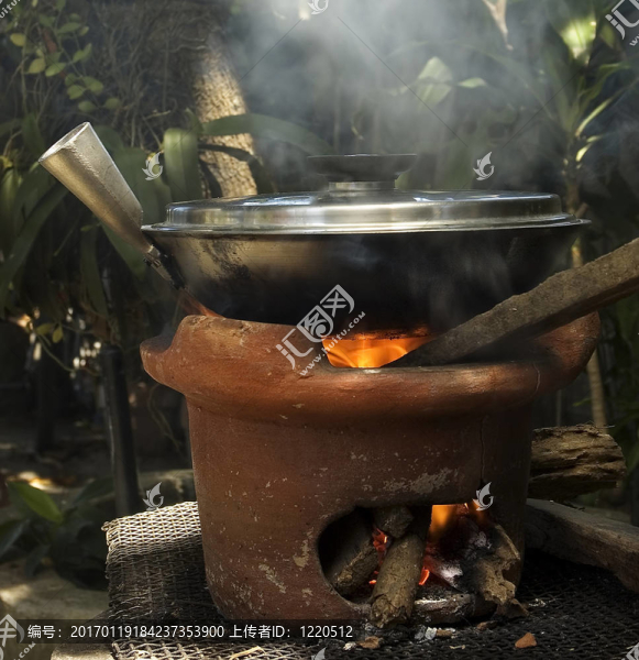 菲律賓農(nóng)村烹飪爐