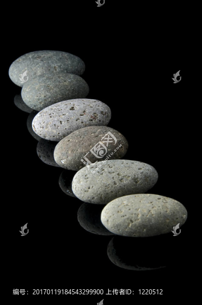 6塊黑色石頭-匯圖網(wǎng) www.fosd68.com 6塊黑色石頭