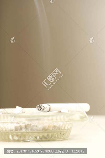 燃燒的香煙-匯圖網(wǎng) www.fosd68.com 燃燒的香煙