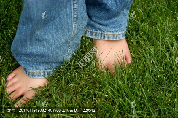 少年的腳