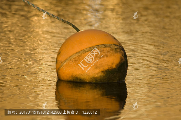 橙色