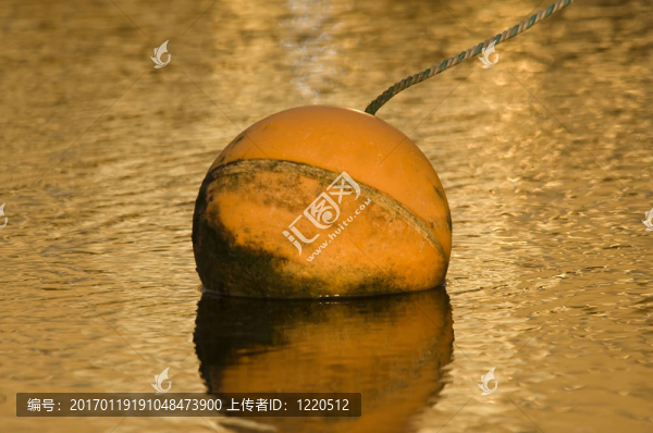 橙色