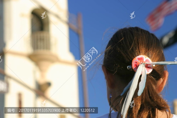 女孩羽毛頭飾
