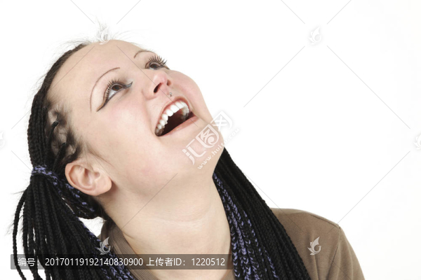 梳著辮子的年輕女子